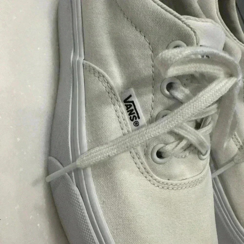 Vans women’s white on white chunky soles size 6 excellent!